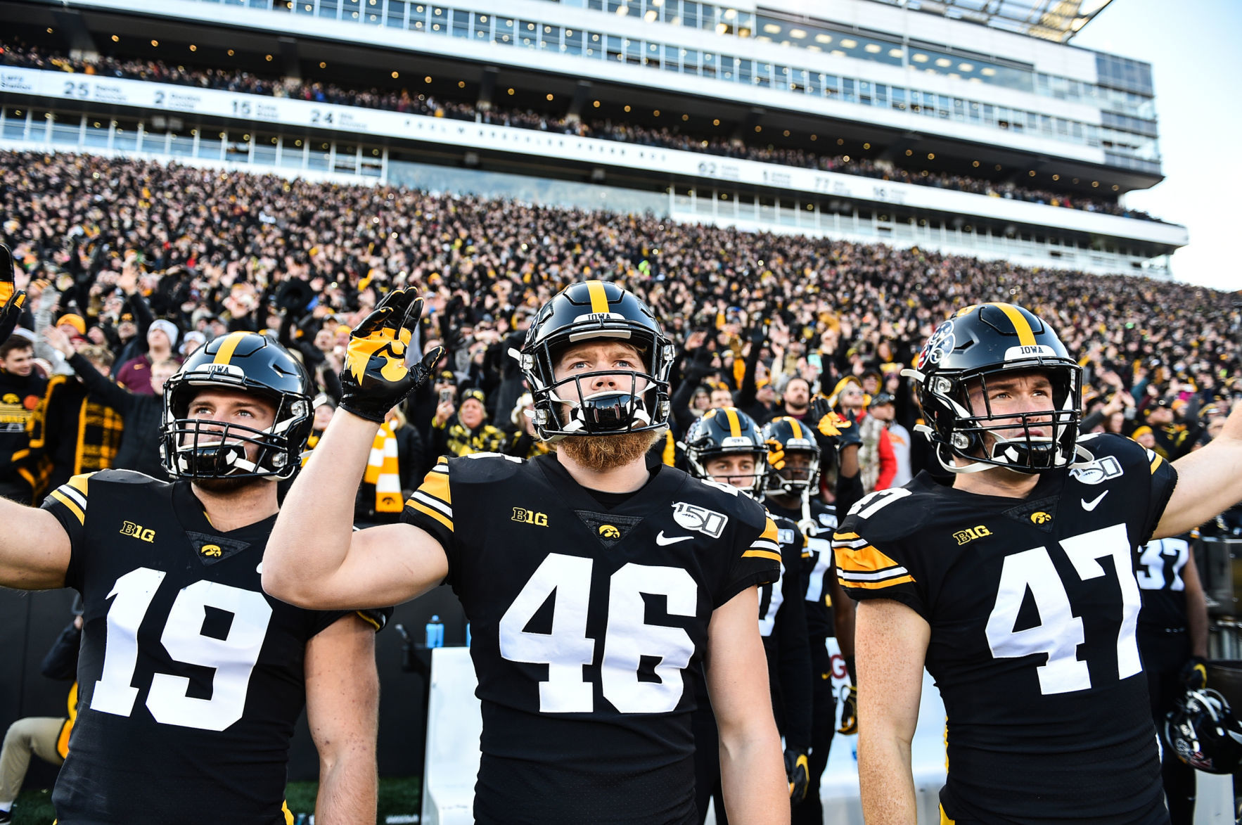 111619-qct-spt-iowa-minn-foot-123a.jpg